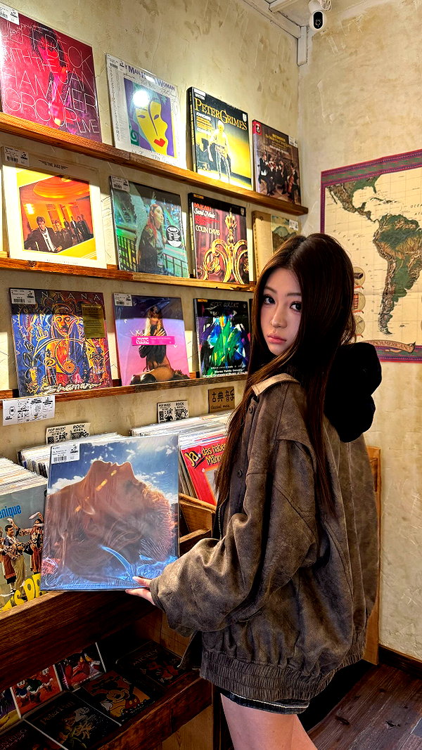 ywwyiiing instagram image archive image