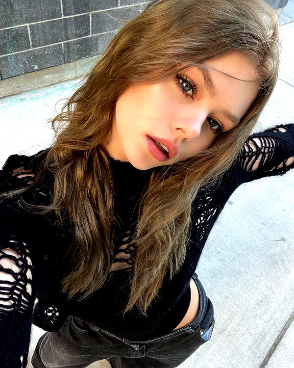 baddiesessence instagram image archive image