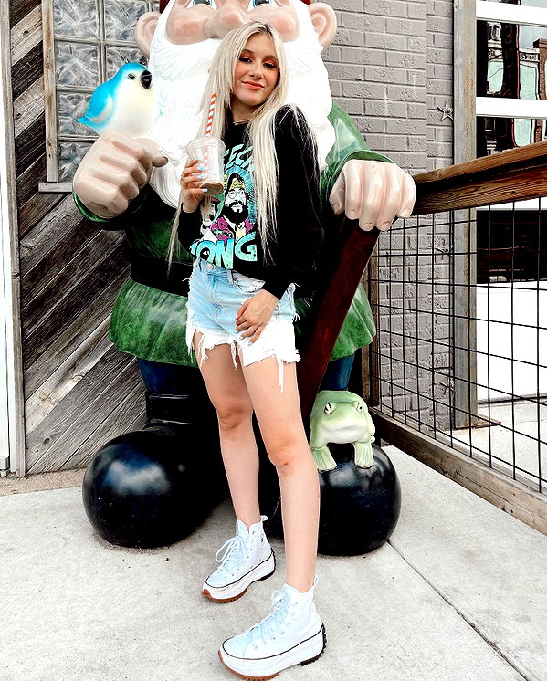 ellianawalmsley instagram image archive image