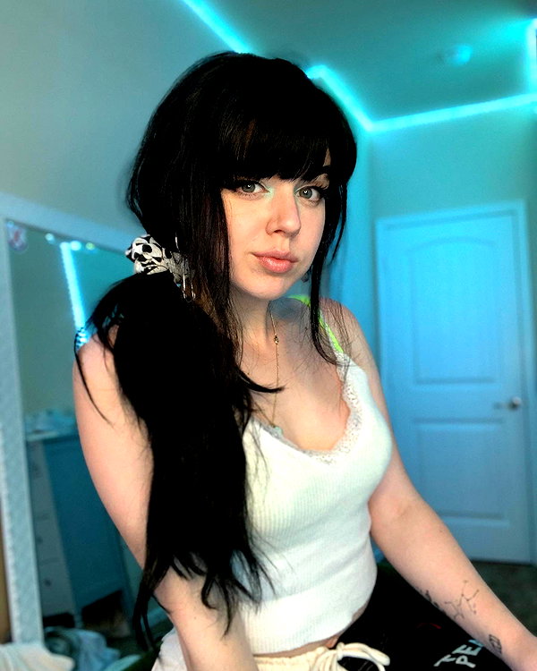 yeahimcaroline instagram image archive image