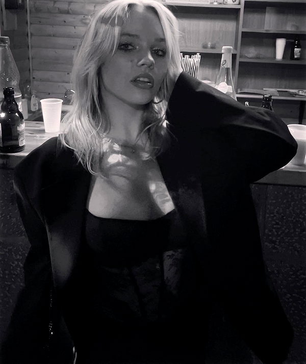leni.bahr instagram image archive image
