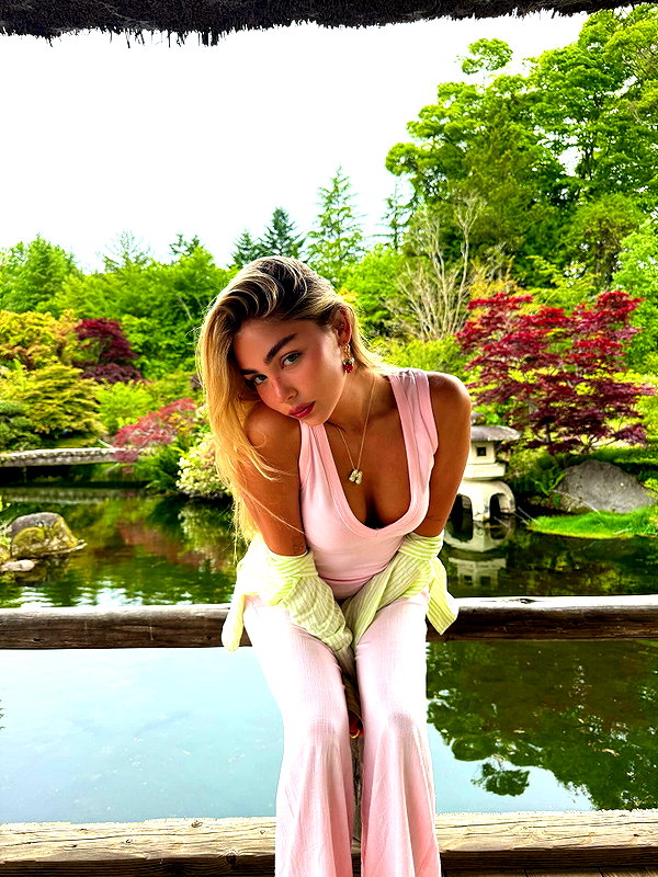 maya.keyy instagram image archive image
