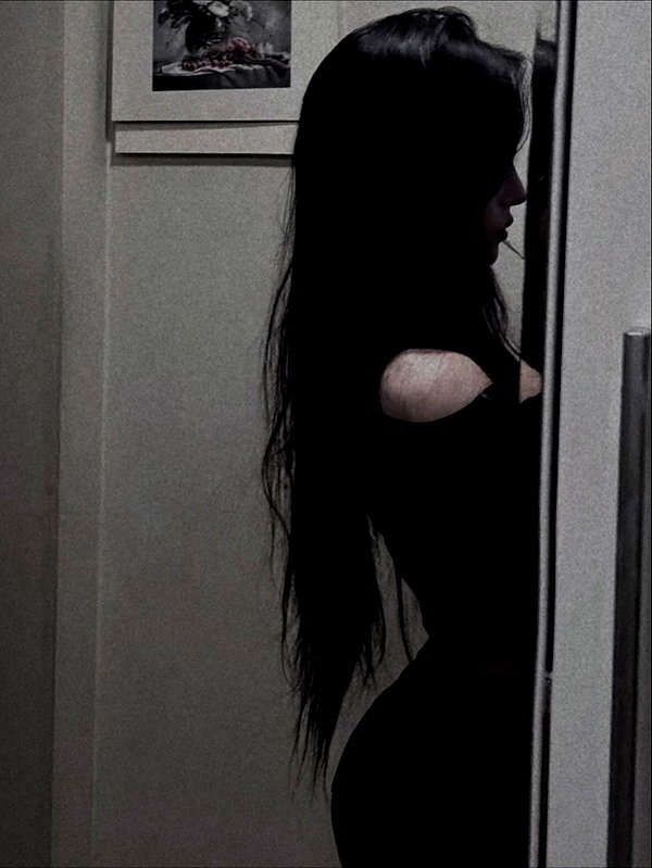 Archived image from @owol.xx on Instagram