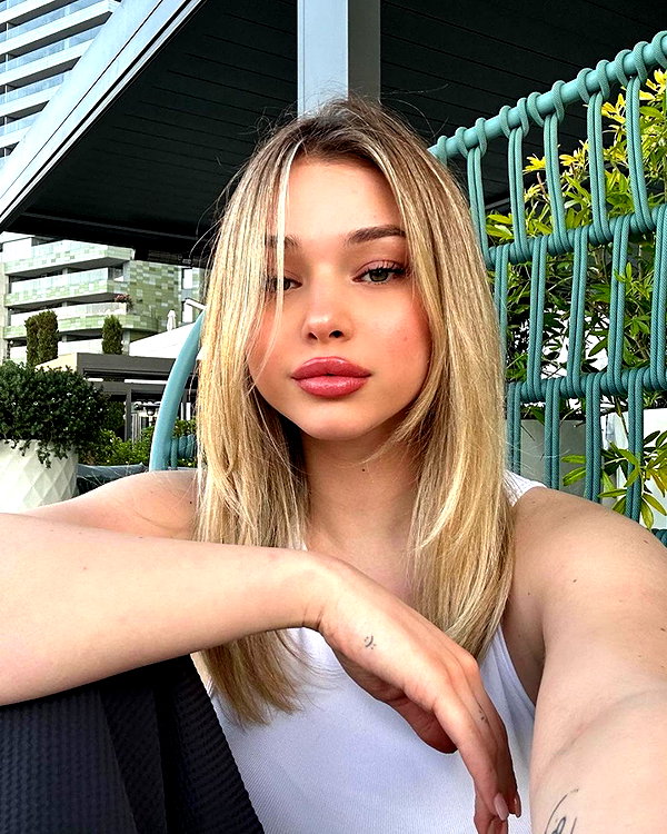 baddiesessence instagram image archive image