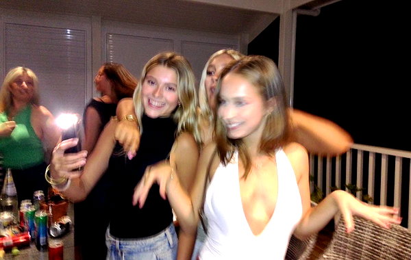daisy_r_19 instagram image archive image