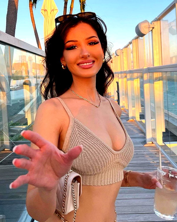 baddiesessence instagram image archive image