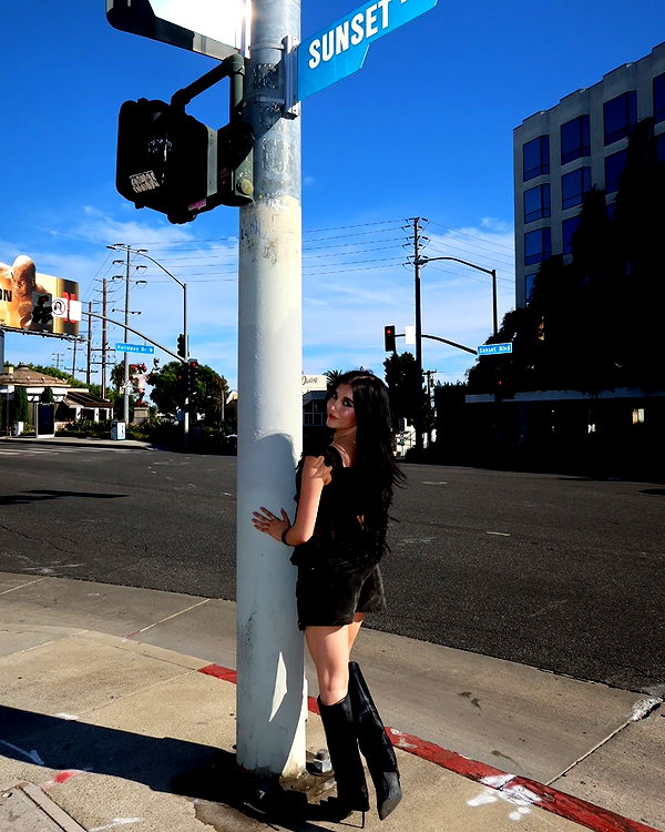 ellianawalmsley instagram image archive image