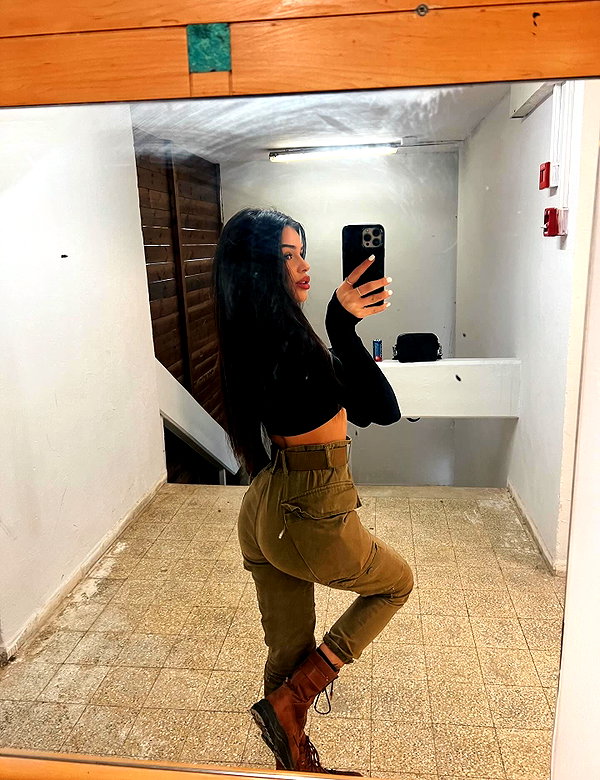 Archived image from @henshitritt on Instagram