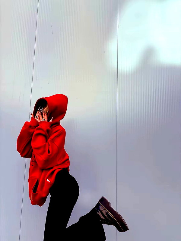 Archived image from @meow.mn2 on Instagram