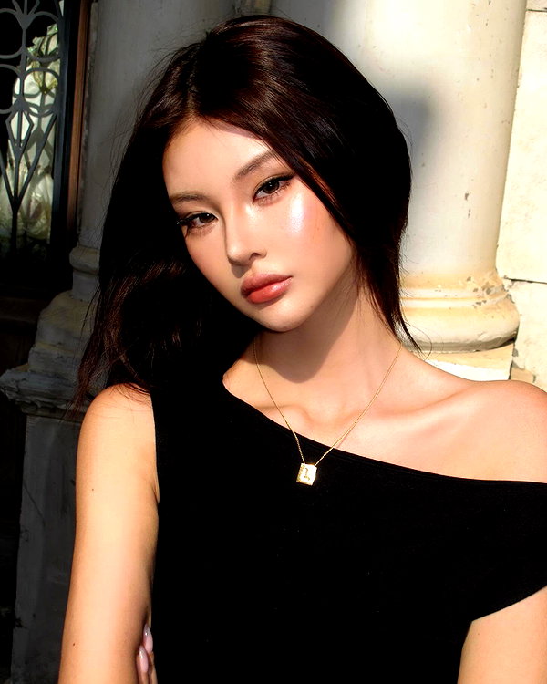 ll.lu1s instagram image archive image