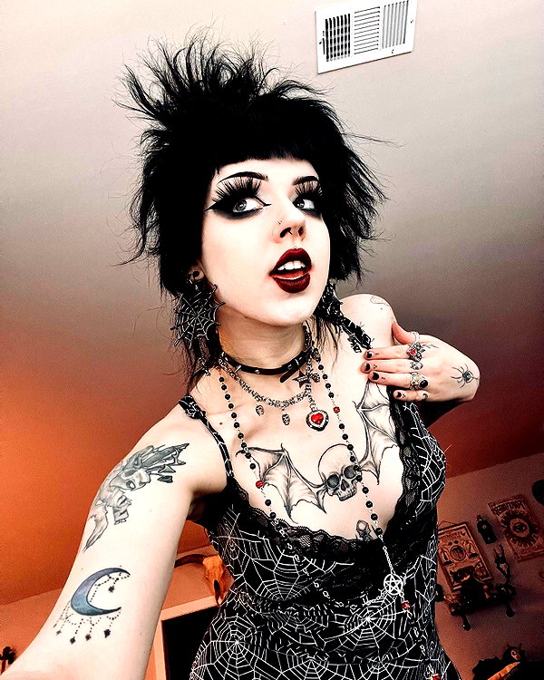 yeahimcaroline instagram image archive image