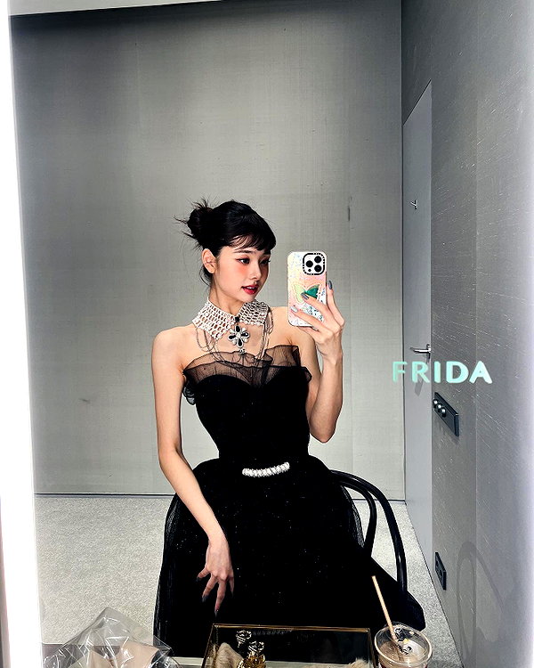 dear.zia instagram image archive image