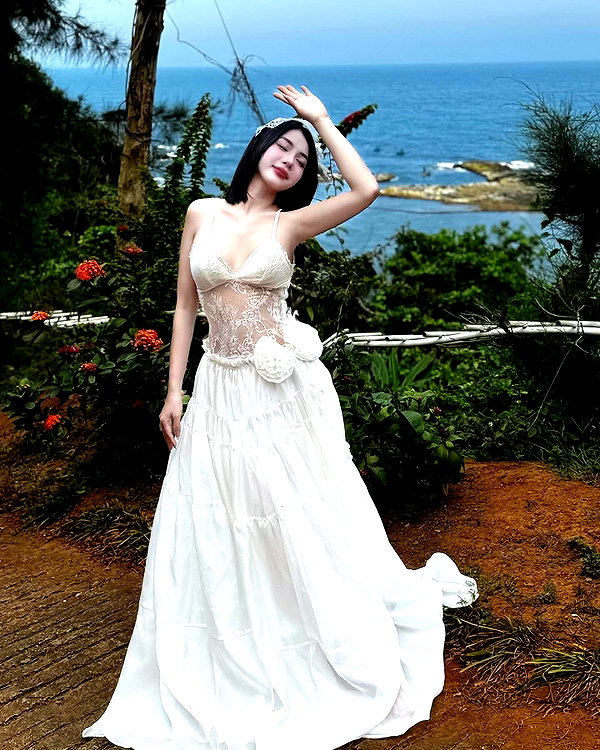 lyhythuedoxinh instagram image archive image