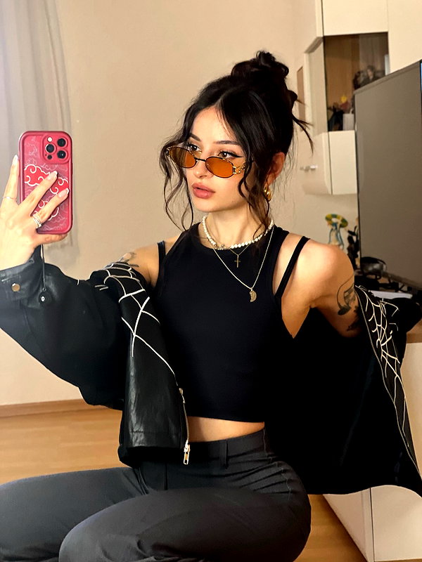 cata.leyah instagram image archive image