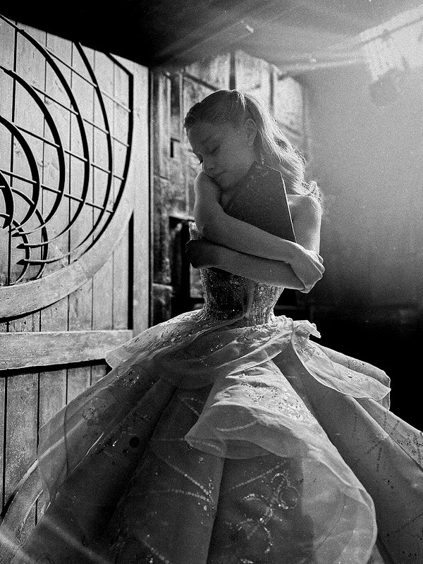 arianagrande instagram image archive image