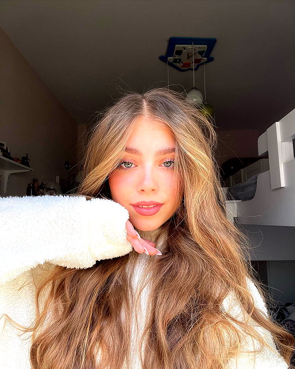 mishel_d_ instagram image archive image