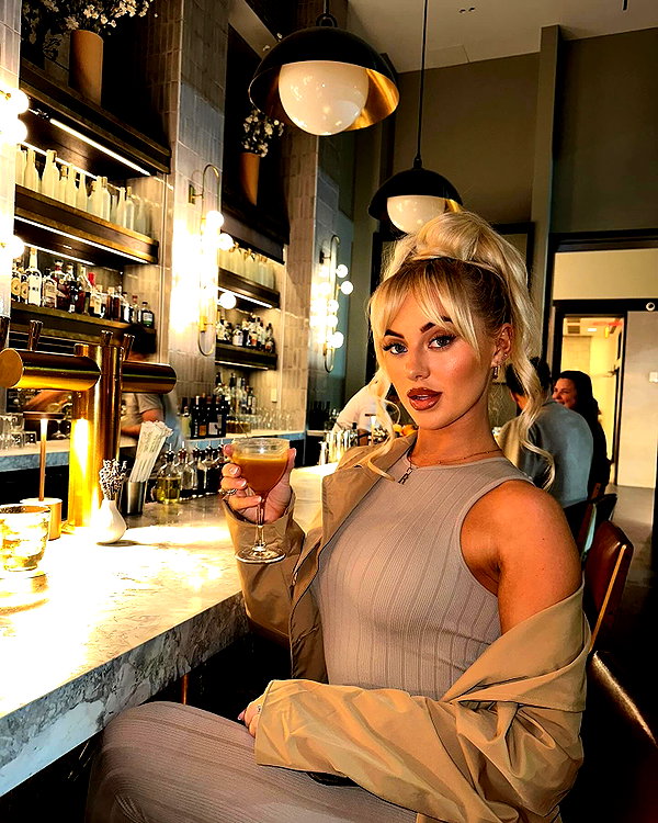 rhiannonbluee instagram image archive image