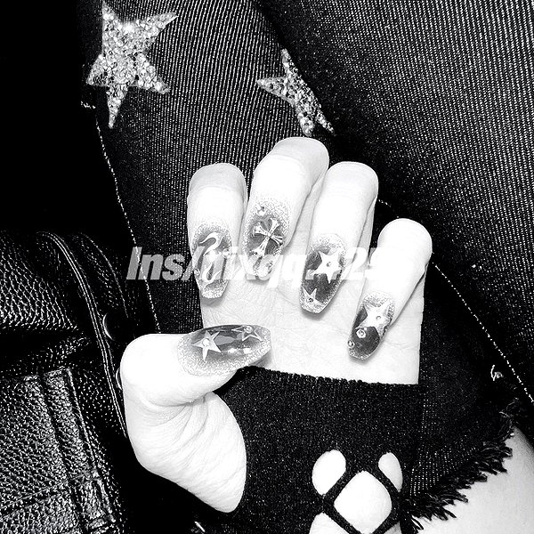 nixqq.425_ instagram image archive image