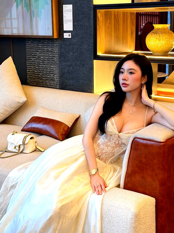 lyhythuedoxinh instagram image archive image