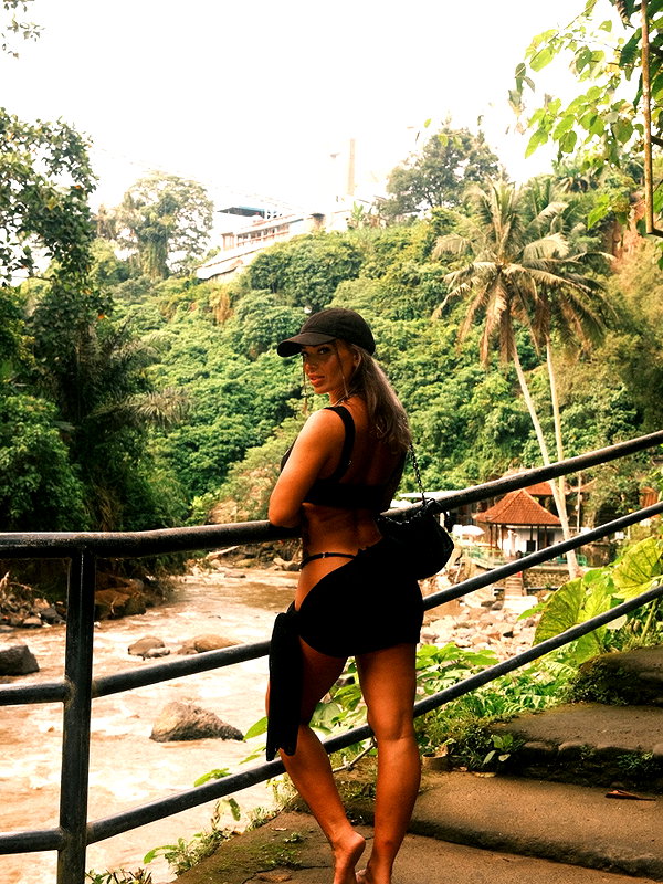 itshayleydavies instagram image archive image