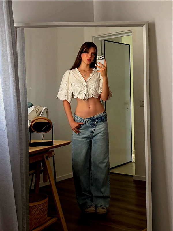 lia_ey99 instagram image archive image