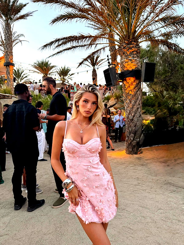 ella_netzer8 instagram image archive image