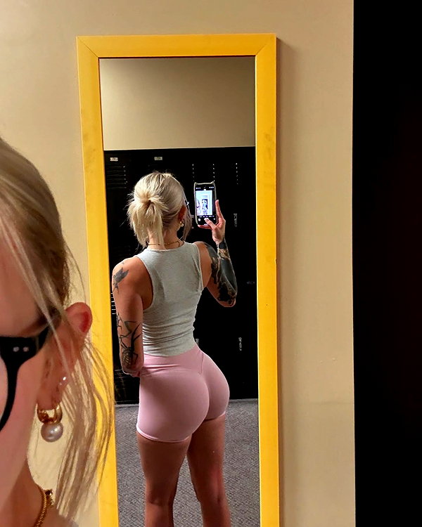 peachtoot.plz instagram image archive image