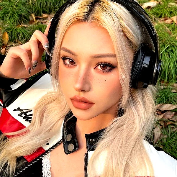 baddiesessence instagram image archive image