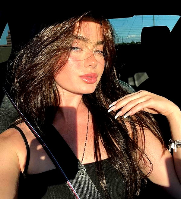 baddiesessence instagram image archive image