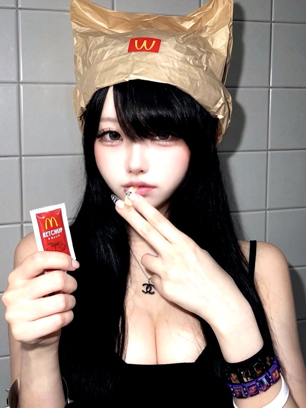 9unxx7 instagram image archive image