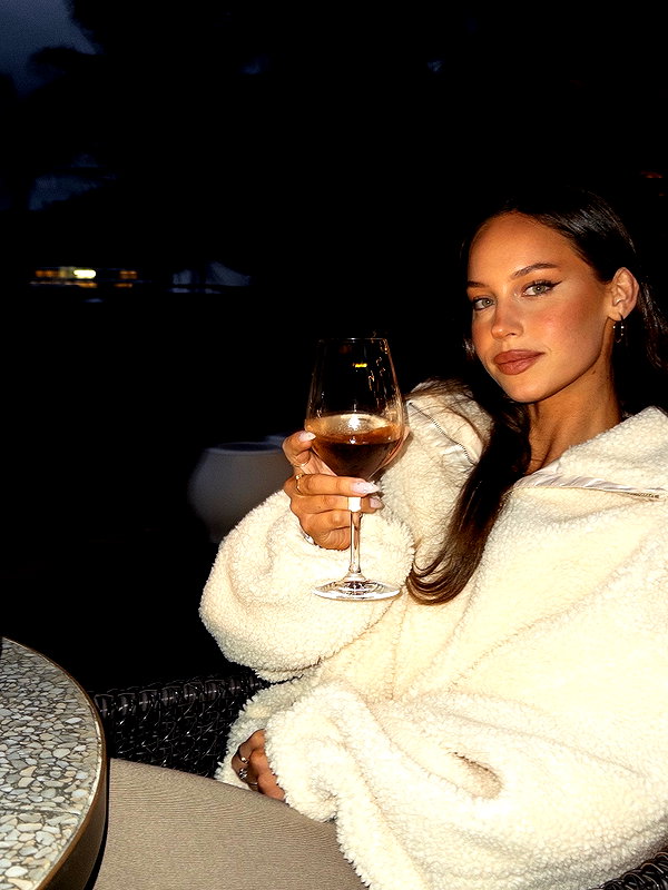 olivia.mathers instagram image archive image