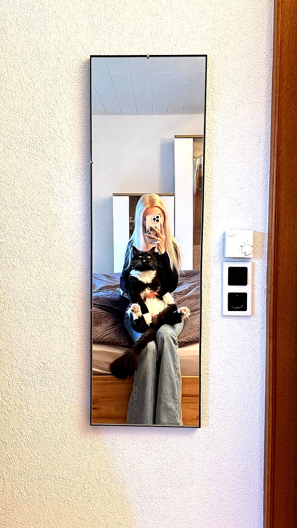_lia.moon instagram image archive image