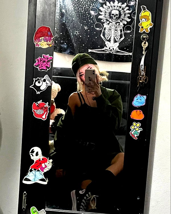 shevaal_x instagram image archive image