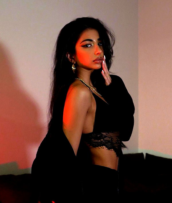 baddiesessence instagram image archive image