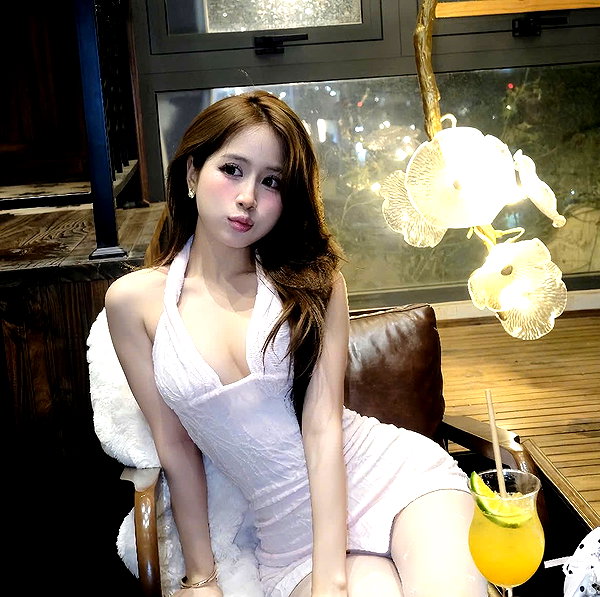 lyhythuedoxinh instagram image archive image