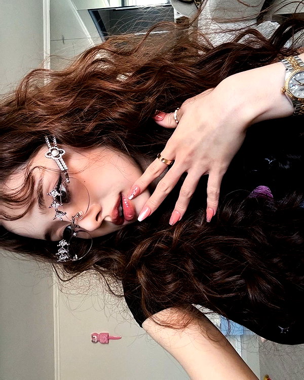 dear.zia instagram image archive image