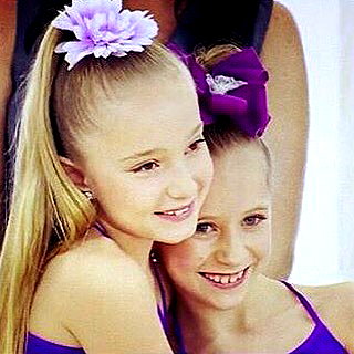 ellianawalmsley instagram image archive image