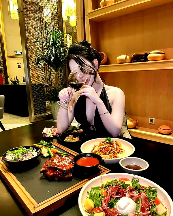 lyhythuedoxinh instagram image archive image