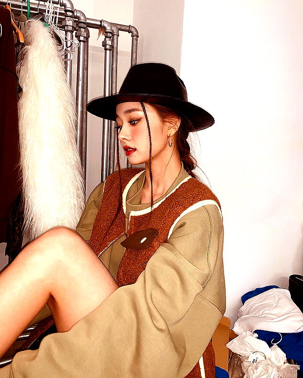 dear.zia instagram image archive image