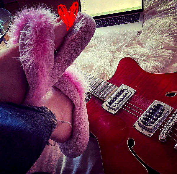 Archived image from @lolabllue on Instagram
