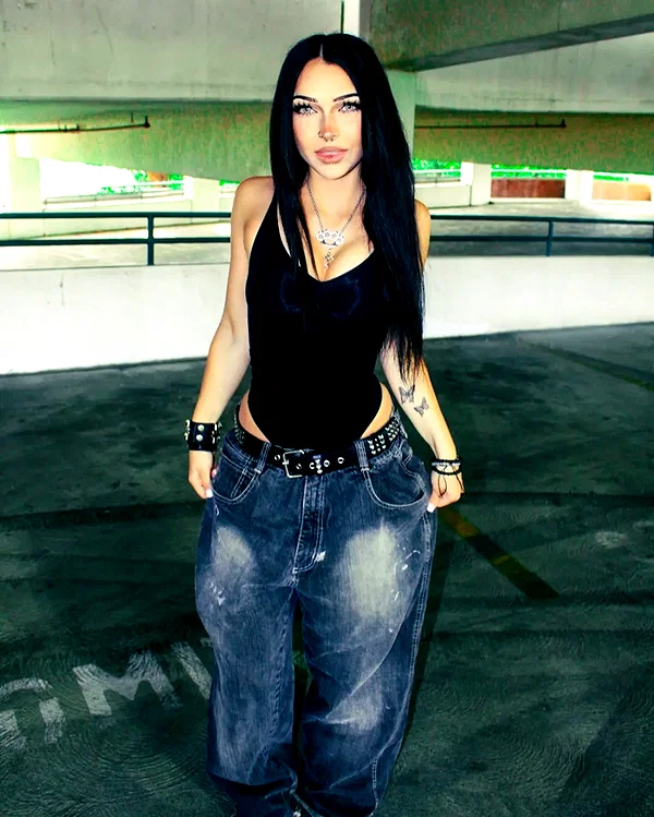 chica.niebla instagram image archive image