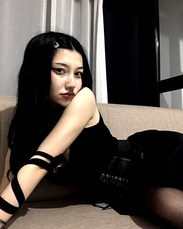 madamist_ instagram image archive image