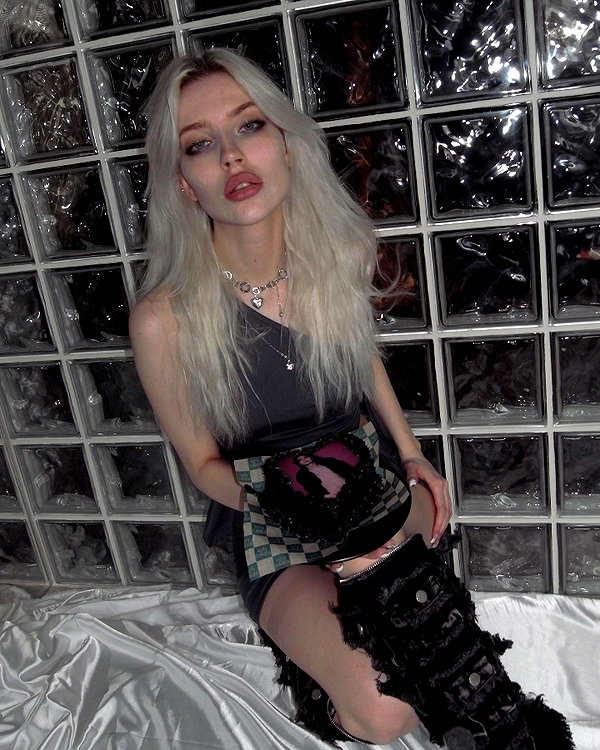 alien.hanna instagram image archive image