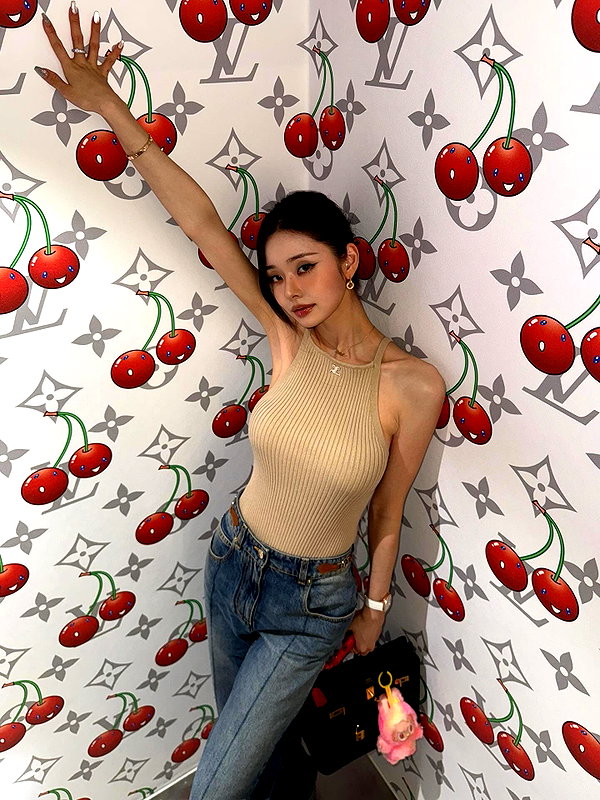 dear.zia instagram image archive image
