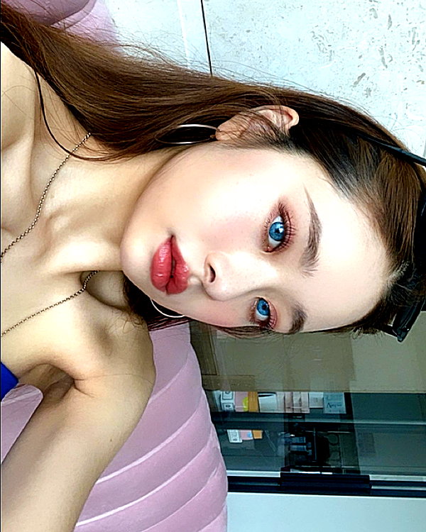 dear.zia instagram image archive image
