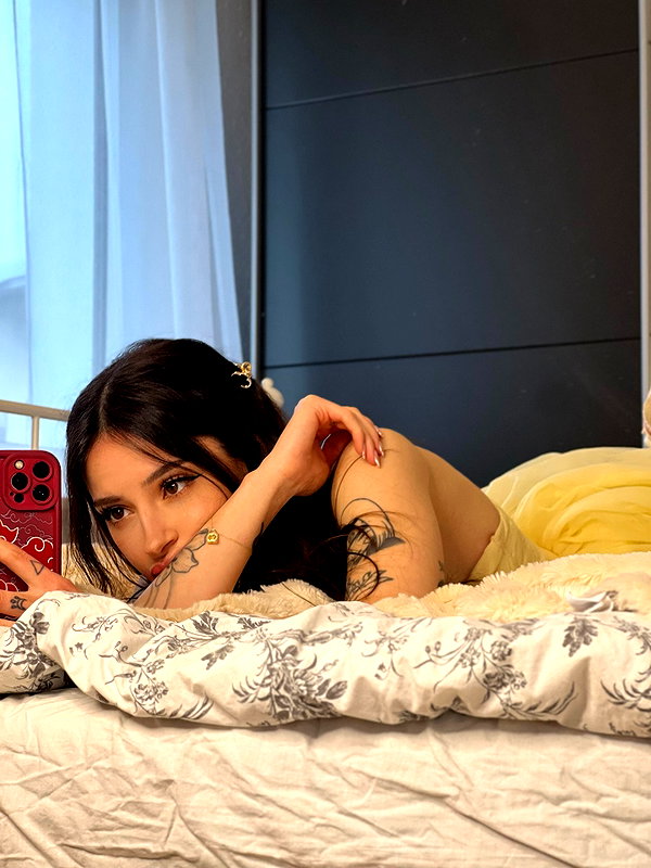 cata.leyah instagram image archive image