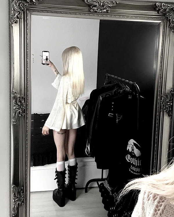 _lia.moon archive image