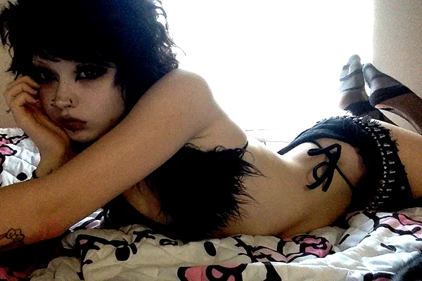 chica.niebla instagram image archive image
