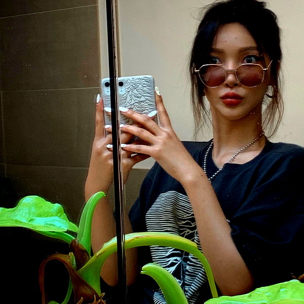 Archived image from @heroineseen on Instagram