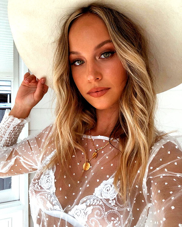 olivia.mathers instagram image archive image